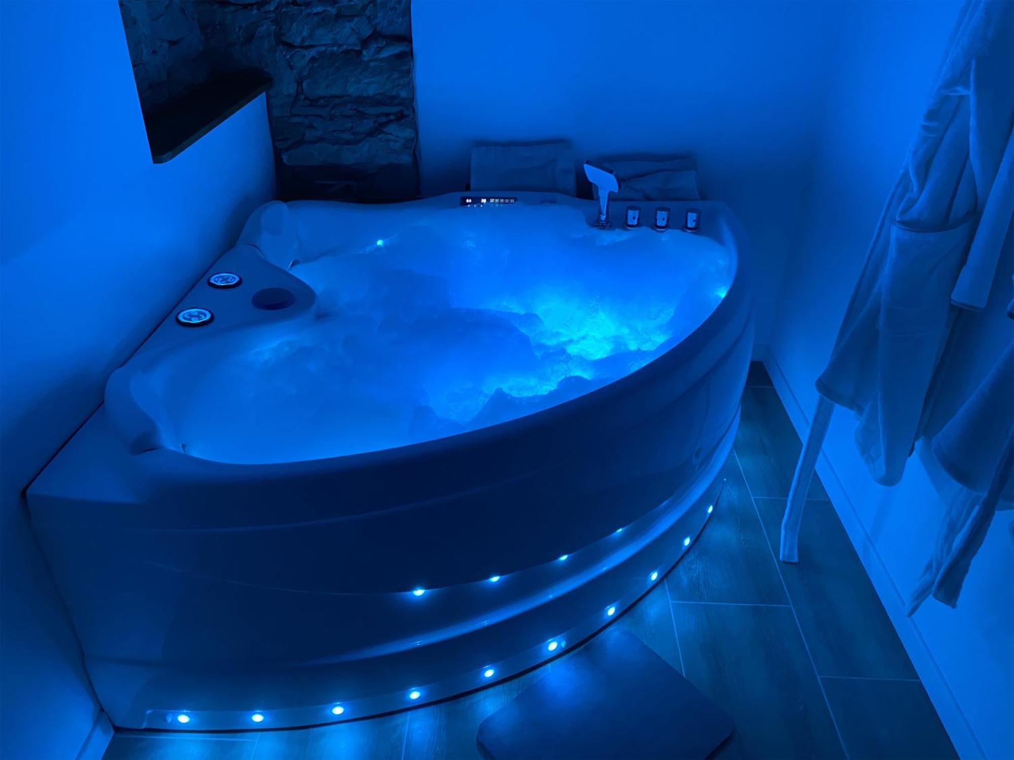 Love Room- Spa- Escale Amoureuse Puygaillard-de-Quercy Dış mekan fotoğraf