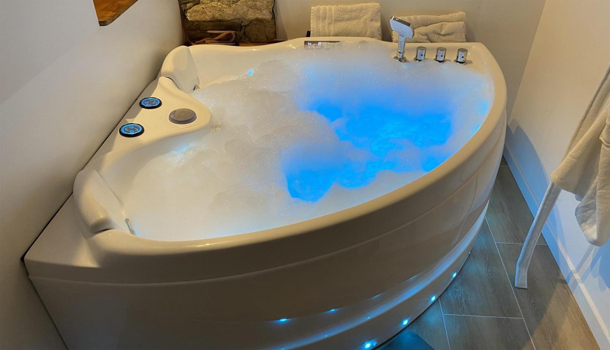 Love Room- Spa- Escale Amoureuse Puygaillard-de-Quercy Dış mekan fotoğraf